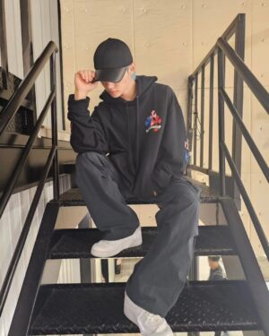 Felix Instagram - 9+9-9×9÷9 
#stay #hint #of #the #day