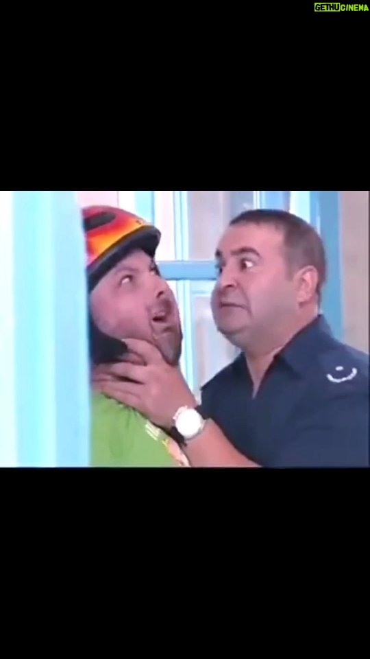 Ferhat Yılmaz Instagram - #tbt #şafaksezer Polisten nasıl kaçılır 😁 #dizi #kanald #komedi #aktor #oyuncu #sinema #film Ah Polis olsam 😁