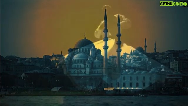 Ferhat Yılmaz Instagram - #kadirgecemizmübarekolsun #dualarimizkabulolsun #amin ⚔️🇹🇷🇹🇷🇹🇷 . Minnet Eylemem Har içinde biten gonce güle minnet eylemem Harabi, Farisiyi bilmem, dile minnet eylemem Sırat-ı Mustakim üzere gözetirim Rahimi İblisin talim ettiği yola minnet eylemem Bir acayip derde düştüm herkes gider karına Bugün buldum bugün yerim, Hak kerimdir yarına Zerrece tamahım yoktur şu dünya varına Rızkımı veren Hüda'dır, kula minnet eylemem Ey Nesimi, Can Nesimi, ol gani mihman iken Yarın şefaattarım Ahmed-i Muhtar iken Cümlelerin rızkını veren ol gani serdar iken Yeryüzünün halifesi hünkara minnet eylemem Kul Nesimi Türkiye Cumhuriyeti
