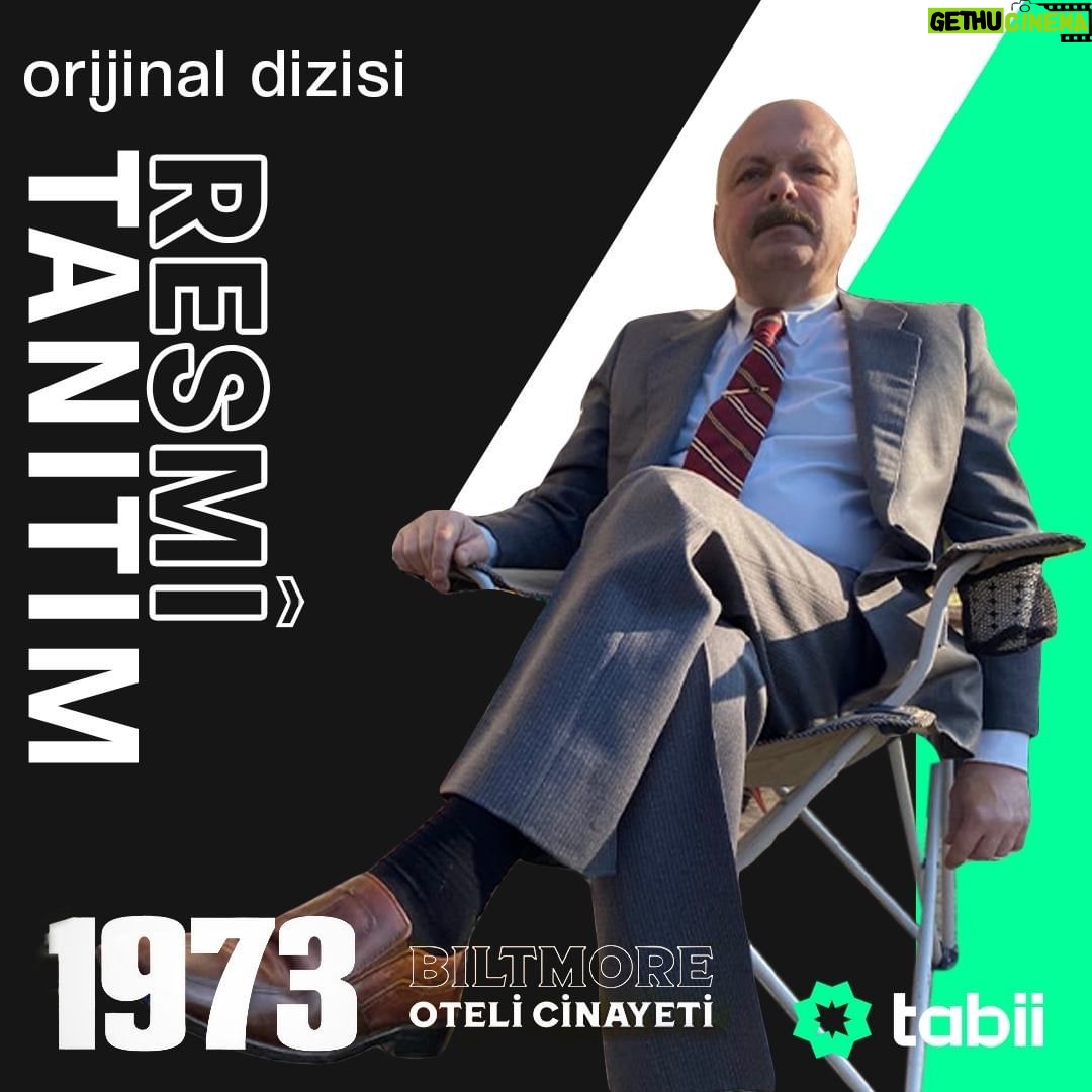 Ferhat Yılmaz Instagram - Bu dizide otel müdürünü oynadım. 1973 Biltmore Oteli saldırısı 1973 Baltimore Oteli saldırısı, 27 Ocak 1973 tarihinde gerçekleştirilen saldırıda Türkiye'nin Los Angeles Başkonsolosu Mehmet Baydar ve Konsolos Bahadır Demir, 78 yaşındaki Amerikan uyruklu Ermeni Gürgen Yanikyan tarafından öldürüldü. (Şehit Edildi) 1973 Biltmore Oteli saldırısı Bölge : Santa Barbara, Kaliforniya, ABD Tarih 27 Ocak 1973 1973 Biltmore Oteli Cinayeti dizisimiz @tabii de yanında herkesi iyi seyirler Yapımcımız #MahmutFatihAltay , @ozcan_ayma yönetmenimiz @sevkies ve 5 dilde yayın yapan ülkemizin gururu @tabii’ye (TRT Dijital) teşekkür ederim. Bu süreçte sosyal medya danışmanlığımı yapan @ferhatakyuzcom ve @mesaceglobalmedya’ya teşekkür ederim Dizi boyunca kahrımı çeken sevgili @cuneytgungorresmi’ye @cuneytgungormanagement’a teşekkürlerimi borç bilirim. Yeni anlaşma imzaladığım Burhan Gün Beyefendiye @fikrigünfilm ve menajerim @mertarat’a teşekkür ederim. Ayrıca sette çalışan tüm oyuncu ve ekip arkadaşlarıma teşekkür ederim.