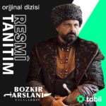 Ferhat Yılmaz Instagram – Yurtdışındaki adı Celaleddin Mendirman veya Bozkır Arslanı Celaleddin Harzemşah Türk sultanlığının hikayesini konu alıyor. Cengizhan’ı dünyada tek durduran Türk Sultanı Celaleddin’in hikayesini anlatıyor
Büyük özveri ve çalışmayla çektiğimiz Şemseddin karakterini canlandırdığım dizimizde Başta yapımcımız @mehmetbozdag beyefendiye Genel Yönetmenimiz @metingunay a 5 dilde yayın yapan ülkemizin gururu @tabii’ye (TRT Dijital) özbekistan kültür bakanı @ozodbek_axmadovich’e yönetmenimiz @nurgisa_amurat görüntü yönetmenimiz @ercanisiikk Uygulayıcı yapımcımız @fatih_kuft a tüm ekip arkadaşlarımıza Türk Özbek tüm oyuncu arkadaşlarıma sevgili abim Bozdağ filmin yöneticisi @ozcelikh.huseyin , @ayanurdanismanlik #yasarbalahur @ozcan_ayma’ya teşekkür ederim.
Bu süreçte sosyal medya danışmanlığımı yapan @ferhatakyuzcom ve @mesaceglobalmedya’ya teşekkür ederim
Sevgili kardeşim @_farhod_badalov_’a teşekkür ederim.
Dizi boyunca kahrımı çeken sevgili @cuneytgungorresmi’ye @cuneytgungormanagement’a teşekkürlerimi borç bilirim.
Yeni anlaşma imzaladığım Burhan Gün Beyefendiye @fikrigünfilm ve menajerim @mertarat’a teşekkür ederim.
Ayrıca başta eğitmenimiz, dünyanın en iyilerinden olan at eğitmeni @kemalardaa’ya ve diğer aksiyon eğitmenlerimize de teşekkür ederiz.
Zafer yelleri ile at yarıştırmış Celaleddin Harzemşah’ın hikayesi #tabii’de.
#tabii #BozkırArslanıCelaleddin #dizi #trttabii #dijital