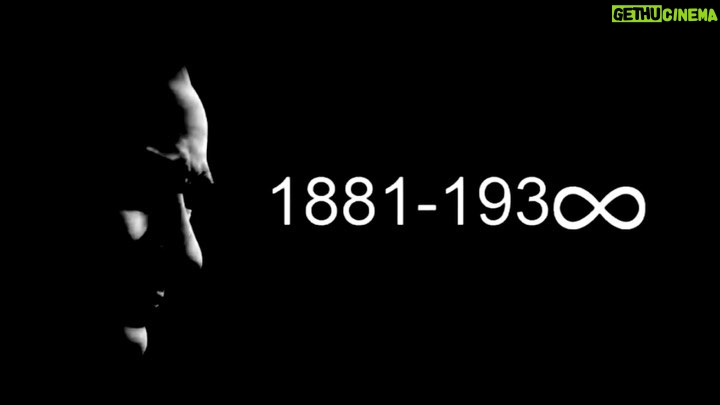 Ferhat Yılmaz Instagram - “ Anıtkabirde ölü zannettiğimiz ruhu aramızda dolaşan, sarışın mazi gözlü bir bozkurt var “ #mustafakemalatatürk #vatan #türk #bozkurt #atatürk #bayrak #türkiyecumhuriyeti ⚔️🇹🇷🇹🇷🇹🇷