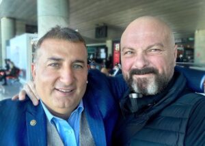 Ferhat Yılmaz Instagram - Biz 30 yılı devirdik. 
@tugikofficial 
Bşk yrd,iş adamı,avukat @kadirakboz kardeşimle dostumla her zaman bir birimize iyi geldik.İnsan dostlarıyla var.
⚔️🇹🇷🇹🇷🇹🇷