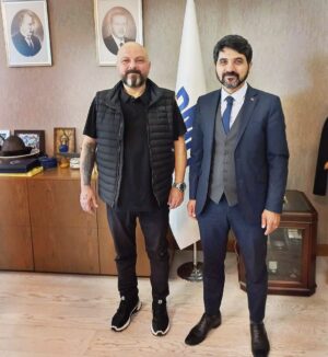 Ferhat Yılmaz Instagram - Sevgili dostum #dmo 
Genel Müdürü Sayın #mücahitözdemir 
Ankara’da ziyaret ettim.
Şu yalan dünya’da İnsanoğlu,
yıllara dayalı dostluklarıyla gerçek dostlarıyla var.
Tüm dostlarımın,Allah kalkanı olsun.İyi ki varsınız. 
 ⚔️🇹🇷🇹🇷🇹🇷