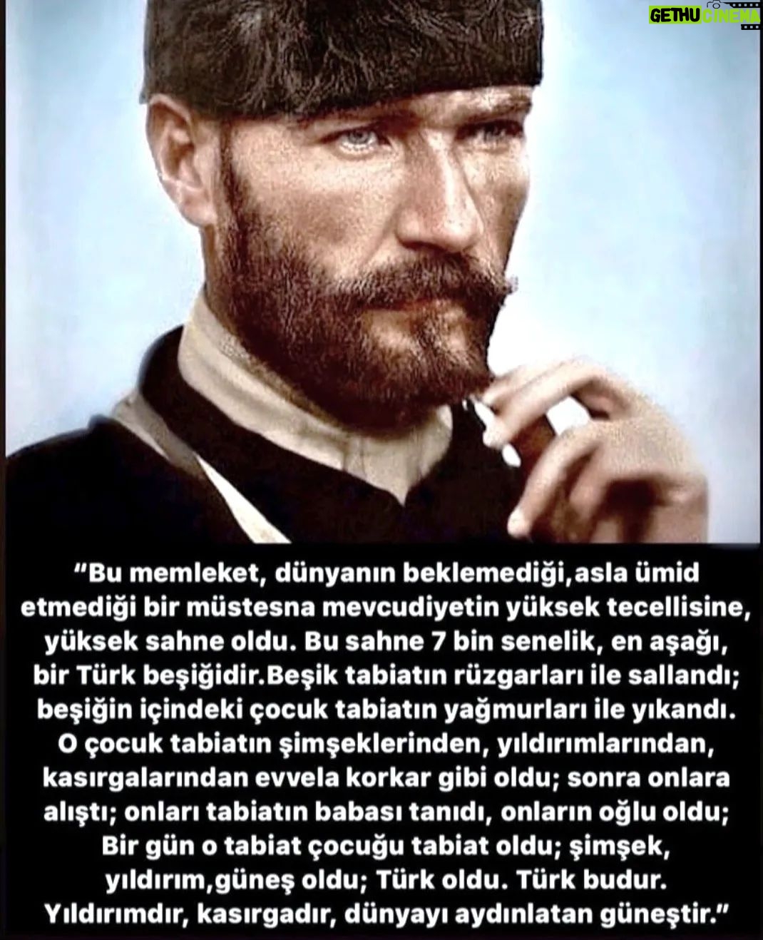 Ferhat Yılmaz Instagram - #30ağustoszaferbayramı kutlu olsun #mustafakemalatatürk ⚔️🇹🇷🇹🇷🇹🇷 "Bu memleket, dünyanın beklemediği,asla ümid etmediği bir müstesna mevcudiyetin yüksek tecellisine, yüksek sahne oldu. Bu sahne 7 bin senelik, en aşağı,bir Türk beşiğidir.Beşik tabiatın rüzgarları ile sallandı; beşiğin içindeki çocuk tabiatın yağmurları ile yıkandı.O çocuk tabiatın şimşeklerinden, yıldırımlarından, kasırgalarından evvela korkar gibi oldu; sonra onlara alıştı; onları tabiatın babası tanıdı, onların oğlu oldu;Bir gün o tabiat çocuğu tabiat oldu; şimşek, yıldırım, güneş oldu; Türk oldu.Türk budur.Yıldırımdır, kasırgadır,dünyayı aydınlatan güneştir." #nemutlutürkümdiyene T.C. Türkiye Cumhuriyeti