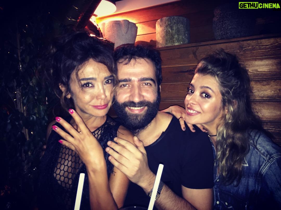 Ferit Kaya Instagram - #çağlanın40yılı iyi ki doğdun, iyi ki varsın canım çağlam 💚 #bizimgözümüzdehep30 👼🏻