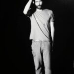 Ferit Kaya Instagram - yıl 2007, yaş 23, iş yersiz yurtsuz, yönetmen @cemalsan, fotoğrafı çeken @mstfustundag, daha ne olsun ☘️yıllar geçiyor...