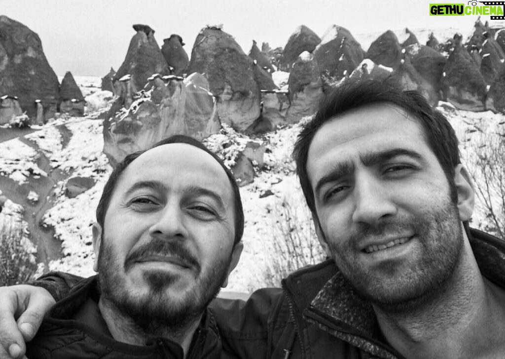 Ferit Kaya Instagram - 🍀✌ #aşkvemavi #ürgüp #göreme #kapadokya #peribacaları @aydin_orak