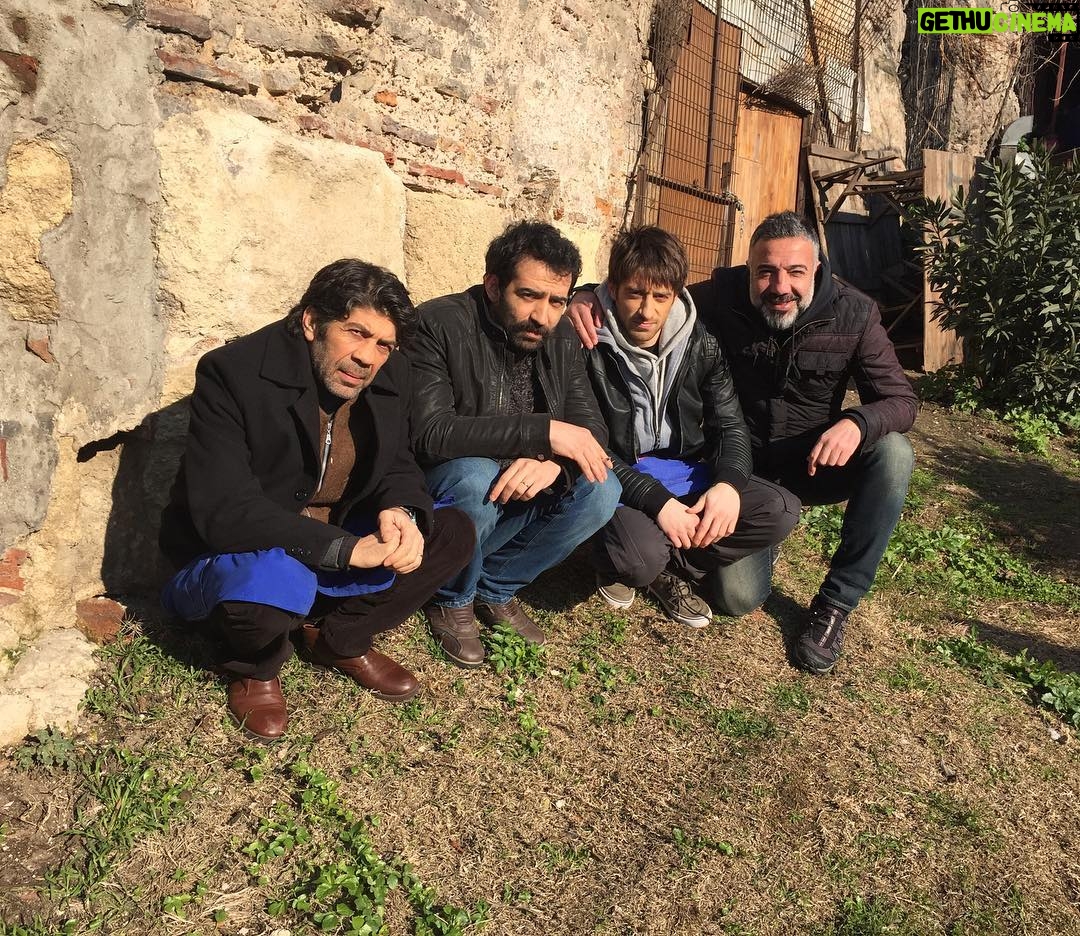 Ferit Kaya Instagram - Mahpus yaramadı 😬 #dayanyüreğim 3 Şubat cuma #foxtv de #setarası #güneşlenme #kadırga