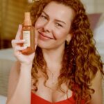 Fernanda Souza Instagram - E se você não se deixasse para amanhã? Com Natura Tododia Manga Rosa e Água de Coco e Acerola e Hibísco, você hidrata sua pele, se refresca com a Água Prebiótica e ainda aproveita aquelas fragrâncias que todo mundo ama. Não é mesmo, @naturabroficial? 🧡
