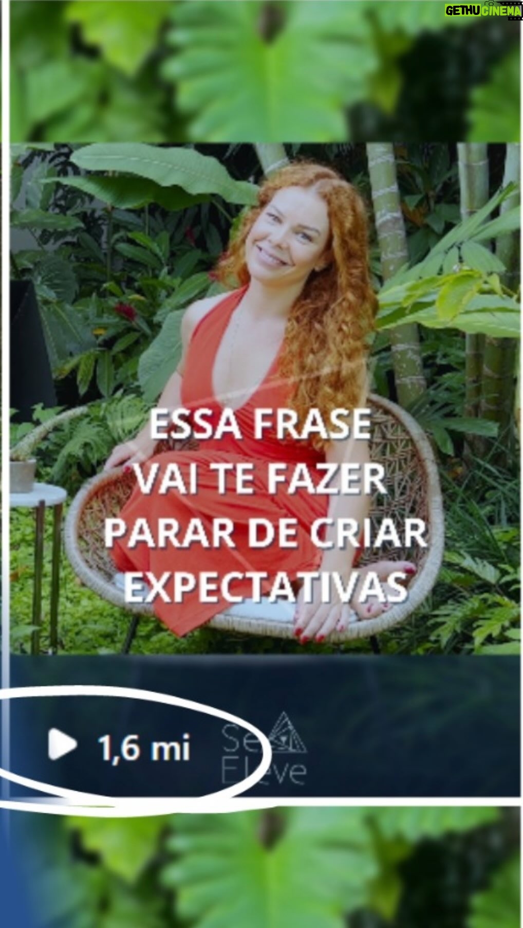 Fernanda Souza Instagram - โ๐ ๐จ๐ฎ๐ญ๐ซ๐จ ๐๐ฌ๐ญ๐ ๐๐๐ณ๐๐ง๐๐จ ๐จ ๐ช๐ฎ๐ ๐๐ฅ๐ ๐ฉ๐จ๐๐!โ Essa frase faz parte de um REELS que furou a bolha e foi visto por mais de 1,6 milhรตes de pessoas sรณ no insta da @se.eleve ! Obrigada pela moral โจ๐ค๐ผ Inclusive, aos novos seguidores: ๐๐๐ฃ๐๐ฆ ๐๐๐ฆ ๐๐ข๐ง๐๐จ๐ฌ! ๐โจ Somos um grupo de pessoas vivendo nossas prรณprias jornadas de autoconhecimento e produzindo conteรบdo sobre esse assunto tรฃo necessรกrio para cuidar da nossa saude mental e fรญsica! ๐๐ ๐ฏ๐จ๐๐ ๐ญ๐ฬ ๐ง๐ ๐ฆ๐๐ฌ๐ฆ๐, ๐๐จ๐ซ๐ ๐ญ๐ซ๐จ๐๐๐ซ ๐ฌ๐จ๐๐ซ๐ ๐๐ฌ๐ฌ๐ ๐๐ฌ๐ฌ๐ฎ๐ง๐ญ๐จ! Para assistir o restante do vรญdeo, clique no ๐๐ข๐ง๐ค ๐ง๐ ๐๐ข๐จ, e conheรงa nosso canal! Toda terรงa e quinta tem vรญdeo novo! ๐โจ Equipe Se Eleve