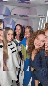 Fernanda Souza Instagram - Se tem #Chiquititas tem que ter música!!! E se vocês também são eternos chiquititos, conta aqui, quais dessas vocês também lembram? ❤️ Já viram o de episódio de lançamento? Corre para assistir, está disponível no YouTube - @canaldiazon. 🦋 . #canaldiazon #carladiaz