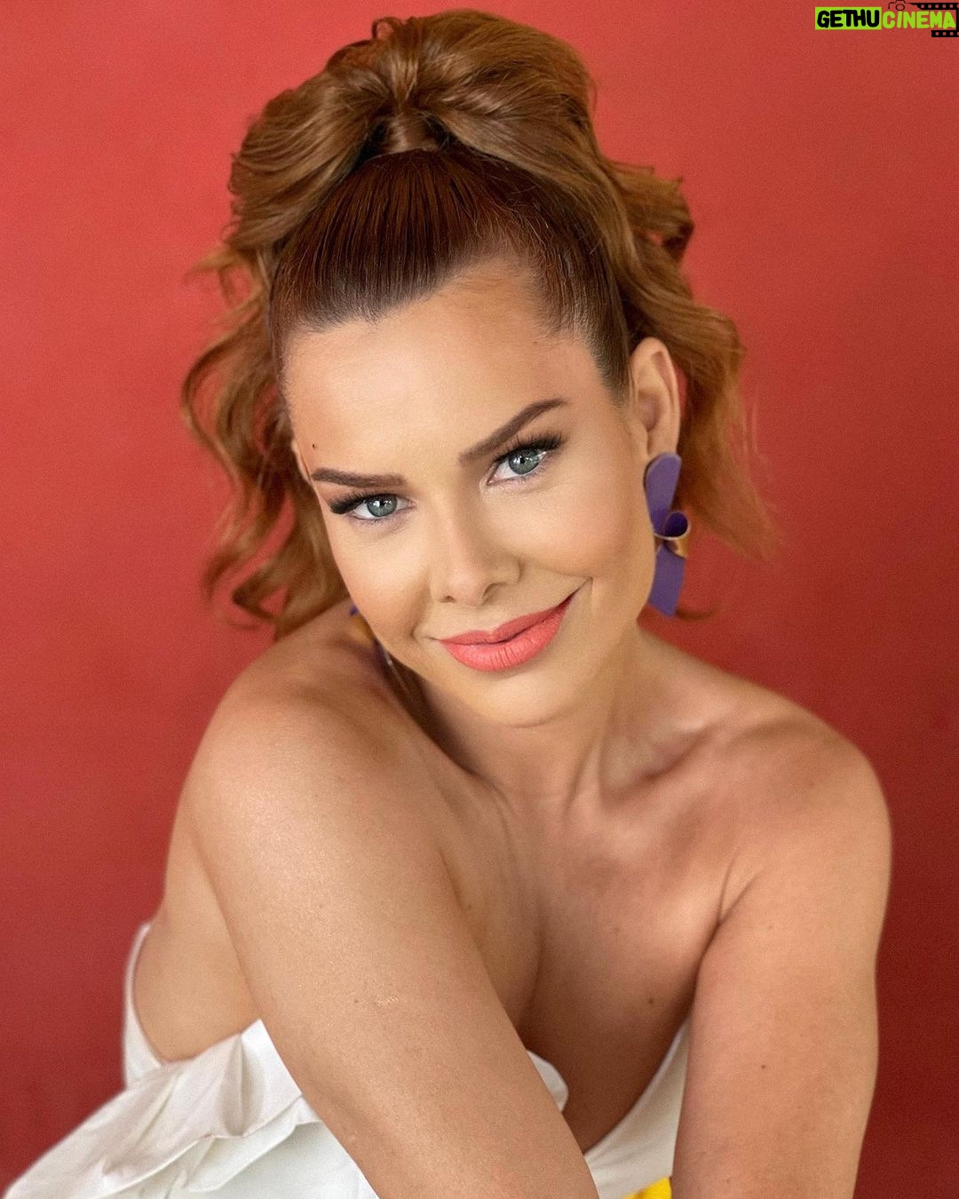 Fernanda Souza Instagram - Quem já maratonou o 4 primeiros episódios de ILHADOS COM A SOGRA de uma vez só???? Quem amouuuu taca um ♥️!! E quem diria que vc ia gostar tanto de um reality com sogras… Eu disse que a @netflixbrasil ia te surpreender… 😂😂😂
