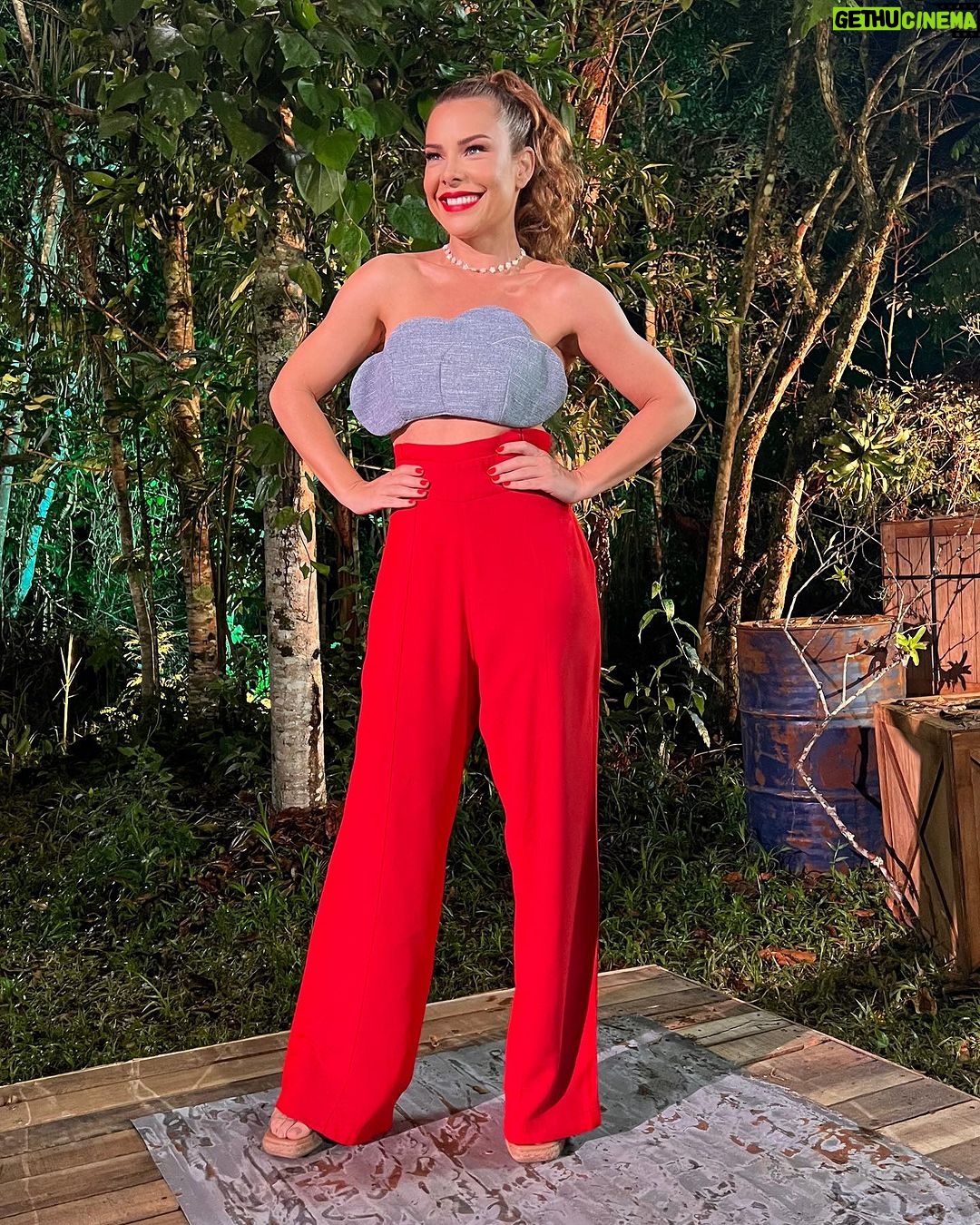 Fernanda Souza Instagram - E nosso segundo dia de ILHADOS COM A SOGRA começou assim! 🥹♥️🙏🏻 Que alegriaaaaa!! ✨✨✨ Me contem o que vcs estão achando, pelo amooooor! Eu só posso dizer que tô viciada no meu próprio reality! 😂😂😂