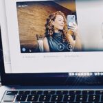 Fernanda Souza Instagram - Dia intenso de divulgação do novo reality na @netflixbrasil: ILHADOS COM A SOGRA! 🏝️ Estreia 09/10 (Segunda), com o comando dessa pequena apresentadora que vos escreve! Aí não eh pq eu apresento não, mas tá bom pra caraiiiiiiiii! E vc, iria pra uma ilha com sua sogra?????