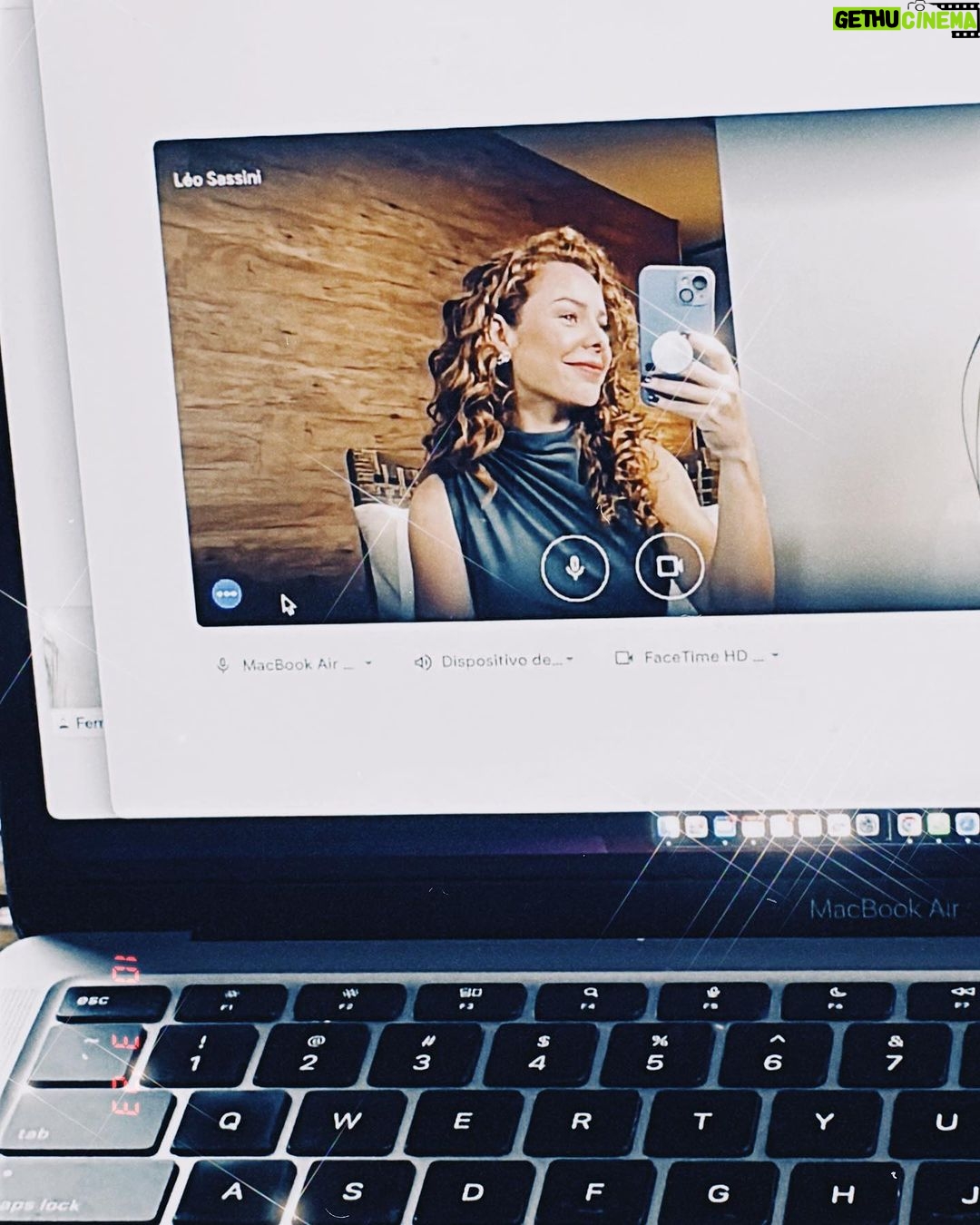 Fernanda Souza - 400.1K Likes - Dia intenso de divulgação do novo reality na @netflixbrasil:
ILHADOS COM A SOGRA! 🏝️
Estreia 09/10 (Segunda), com o comando dessa pequena apresentadora que vos escreve!
Aí não eh pq eu apresento não,
mas tá bom pra caraiiiiiiiii!
E vc, iria pra uma ilha com sua sogra?????
