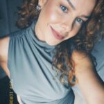 Fernanda Souza Instagram – Dia intenso de divulgação do novo reality na @netflixbrasil: 

ILHADOS COM A SOGRA! 🏝️ 

Estreia 09/10 (Segunda), com o comando dessa pequena apresentadora que vos escreve! 

Aí não eh pq eu apresento não,
mas tá bom pra caraiiiiiiiii!

E vc, iria pra uma ilha com sua sogra?????