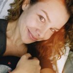 Fernanda Souza Instagram - Dia intenso de divulgação do novo reality na @netflixbrasil: ILHADOS COM A SOGRA! 🏝️ Estreia 09/10 (Segunda), com o comando dessa pequena apresentadora que vos escreve! Aí não eh pq eu apresento não, mas tá bom pra caraiiiiiiiii! E vc, iria pra uma ilha com sua sogra?????