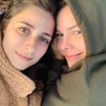 Fernanda Souza Instagram - Meus presentes de 39 anos: Natureza Nascer do sol Silêncio Oração Flores Saúde Amor dos que me amam E o melhor presente de todos é o amor dessa mulher que é minha estrutura, minha paz, minha aula, minha parceira, meu colo, minha razão e meu coração! Obrigada, Meu Deus! Por tanto! E bora pra mais uma volta ao Sol! 🎂🎈🎉🥳 E obrigada por tanto carinhooo, gente!!!!!!