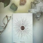 Fernanda Souza Instagram - Aquele post bom pra compartilhar nos Stories… Amo esses! ✨🌀 📖 A Resposta está dentro de você. 🖋️Yung Pueblo.