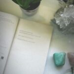 Fernanda Souza Instagram - Aquele post bom pra compartilhar nos Stories… Amo esses! ✨🌀 📖 A Resposta está dentro de você. 🖋️Yung Pueblo.