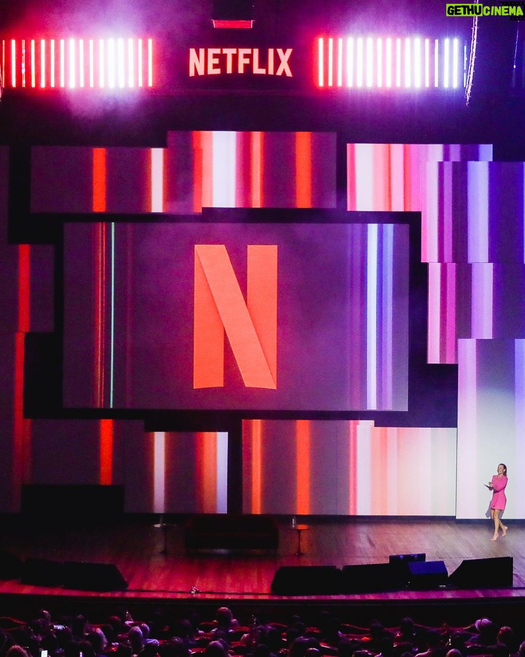 Fernanda Souza Instagram - #TBT do dia que subi no palco do Rio2C para abrir o painel da @netflixbrasil! Quem diria que a garotinha que se tornou apresentadora lá em 1994, no X Tudo, da minha querida Tv Cultura, seria hostess de um player mundialmente conhecido… Voltar a apresentar, foi ouvir um desejo do meu coração… E o coração nunca falha! Vocês tão seguindo o 💜 de vocês?