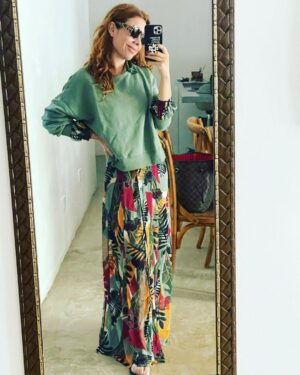 Fernanda Souza Instagram - Fotos dos bastidores de um 𝐏𝐑𝐎𝐉𝐄𝐓𝐎 𝐍𝐎𝐕𝐎 que só posso contar pra vocês 𝐀𝐌𝐀𝐍𝐇𝐀!!!!! 

𝐏𝐚𝐥𝐩𝐢𝐭𝐞𝐬? 

Tô mto feliz e ansiosa!!!!! 😜🤙🏼