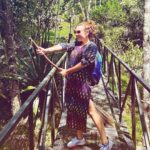 Fernanda Souza Instagram - Uma bruxinha com sua vassoura depois de um banho de cachoeira, não quer guerra com nobody! Ps. Quem não lembrou dessa musiquinha tava onde nos anos 90? Ps2. A legenda dessa foto poderia ser: “E la vamos nós! … E lá vamos nós! “ (Essa referência só vai pegar quem viu Pica Pau na infância…)