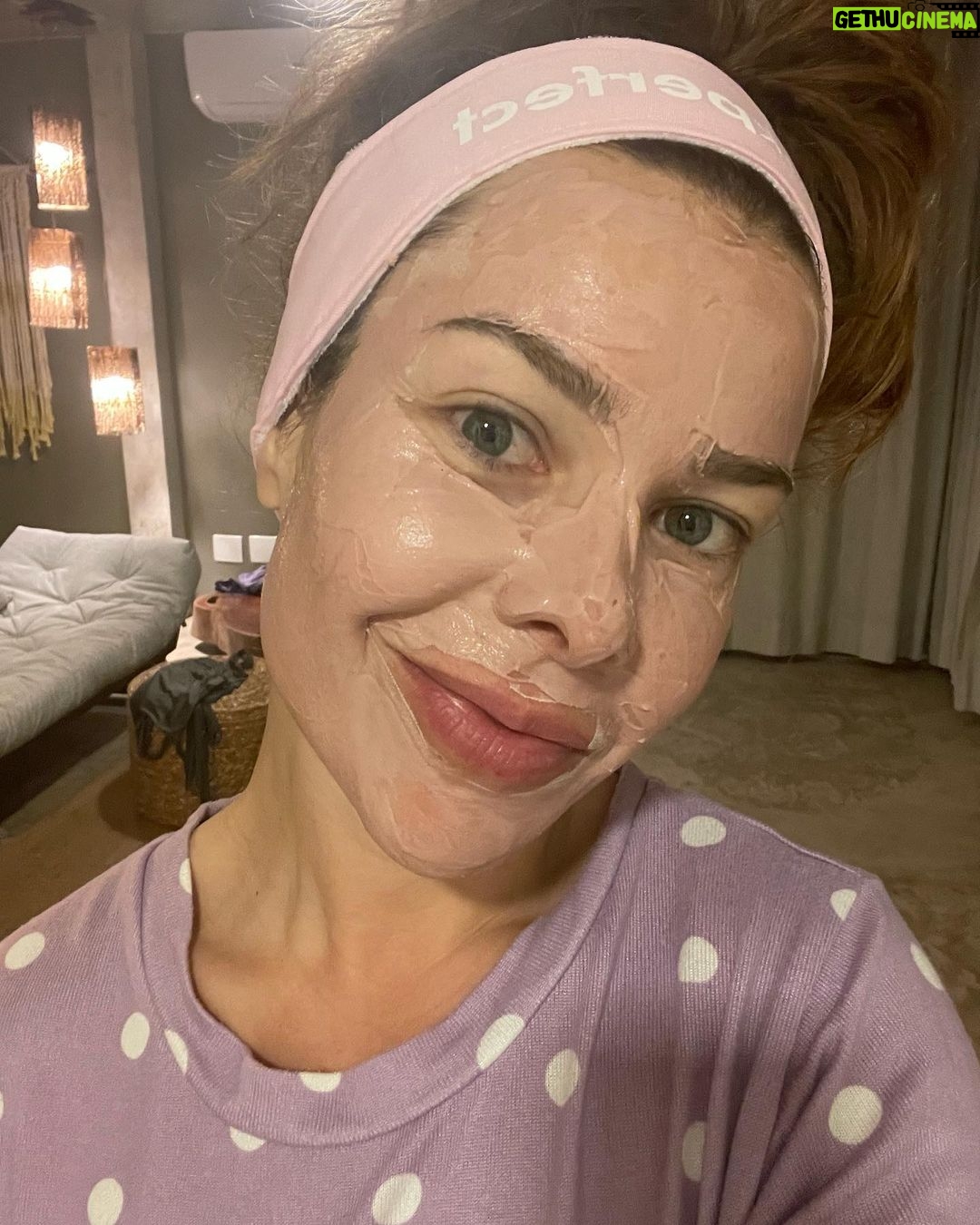 Fernanda Souza - 456.8K Likes - Fotos dos bastidores de um 𝐏𝐑𝐎𝐉𝐄𝐓𝐎 𝐍𝐎𝐕𝐎 que só posso contar pra vocês 𝐀𝐌𝐀𝐍𝐇𝐀!!!!!
𝐏𝐚𝐥𝐩𝐢𝐭𝐞𝐬?
Tô mto feliz e ansiosa!!!!! 😜🤙🏼