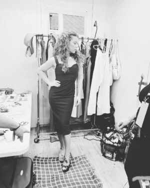 Fernanda Souza Instagram - Fotos dos bastidores de um 𝐏𝐑𝐎𝐉𝐄𝐓𝐎 𝐍𝐎𝐕𝐎 que só posso contar pra vocês 𝐀𝐌𝐀𝐍𝐇𝐀!!!!! 

𝐏𝐚𝐥𝐩𝐢𝐭𝐞𝐬? 

Tô mto feliz e ansiosa!!!!! 😜🤙🏼