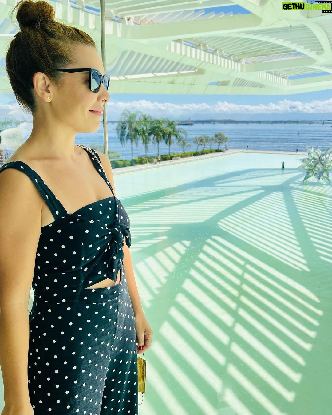 Fernanda Souza - 311.7K Likes - Museu do Amanhã:
𝐓𝐄𝐌 𝐐𝐔𝐄 𝐈𝐑!
Passeio lindo, inspirador,
sensível, e reflexivo!
Resgatei a influencer que mora em mim, já que falei que estarei mais “on” em 2023 e fiz vaaaarios Stories!
Vai la veeeer! Tá legal!
Ps. @arethaoliveiraoficial fazendo passeios turísticos comigo desde Mili e Pata!