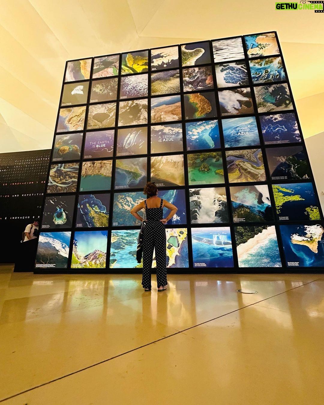 Fernanda Souza - 311.7K Likes - Museu do Amanhã:
𝐓𝐄𝐌 𝐐𝐔𝐄 𝐈𝐑!
Passeio lindo, inspirador,
sensível, e reflexivo!
Resgatei a influencer que mora em mim, já que falei que estarei mais “on” em 2023 e fiz vaaaarios Stories!
Vai la veeeer! Tá legal!
Ps. @arethaoliveiraoficial fazendo passeios turísticos comigo desde Mili e Pata!