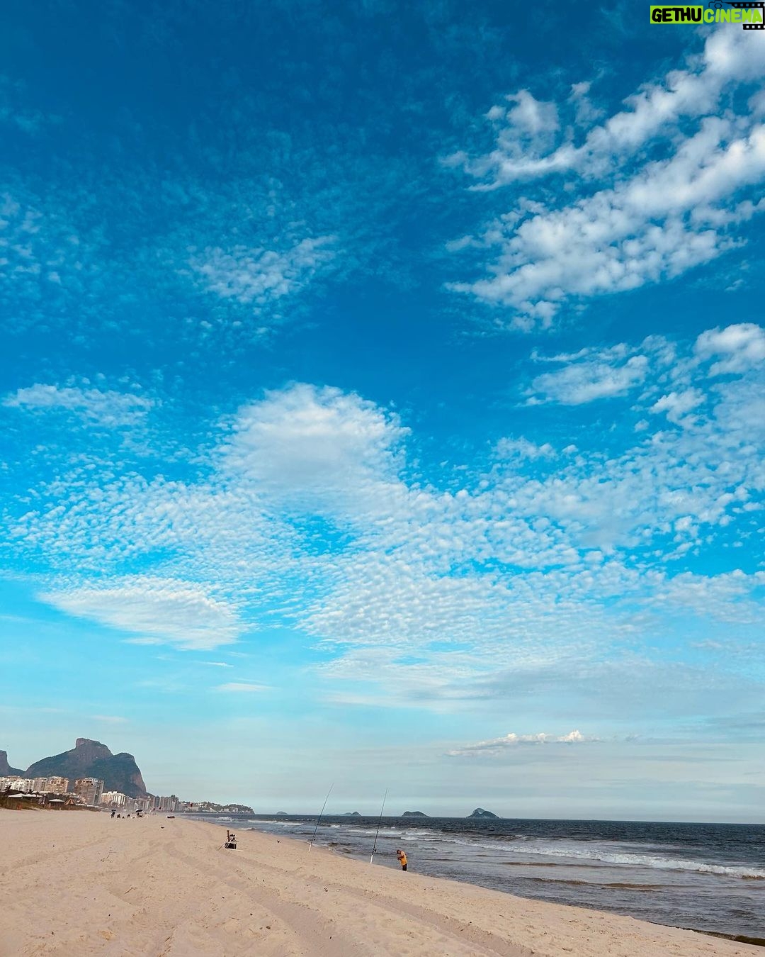 Fernanda Souza - 372.8K Likes - Agora ela não pode ver esse espelho do @spadeiaerenata
que já quer fazer uma foto…
O povo dando a vida no reels,
nas trends, metendo as danças,
e ela aí postando foto, como faziam os egípcios…
Ah Fernanda… deve ser a lua em aquário, né não?
