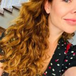 Fernanda Souza Instagram - Uma mulher com sua raiz feita + cabelo hidratado + livro + marmita + galaozim de agua não quer guerra com ninguém, já diria o meme! Bom sábado a todos! Ps: @spadeiaerenatario já falei que eu amo vocês hoje?