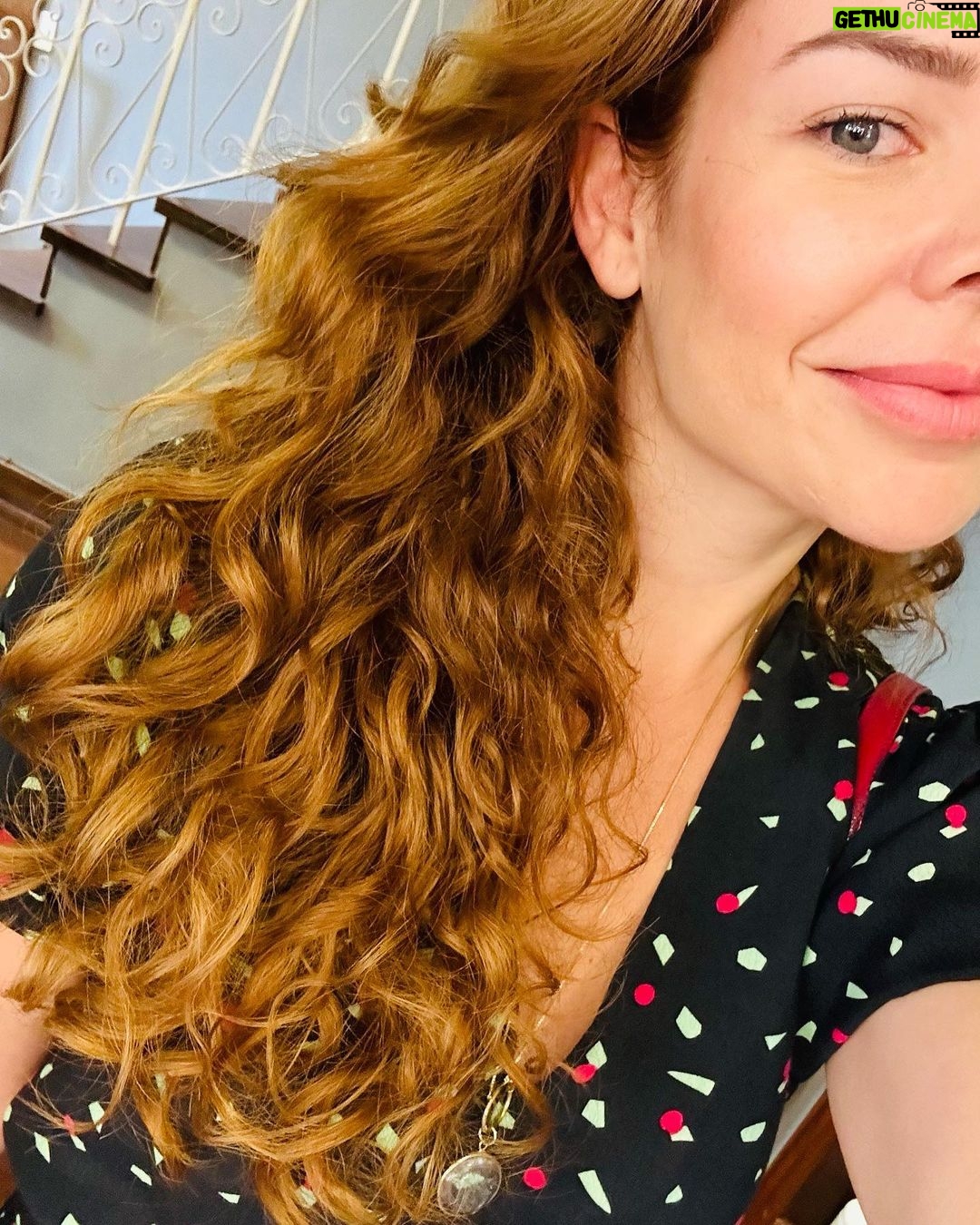 Fernanda Souza - 348.8K Likes - Uma mulher com sua raiz feita
+ cabelo hidratado
+ livro
+ marmita
+ galaozim de agua
não quer guerra com ninguém,
já diria o meme!
Bom sábado a todos!
Ps: @spadeiaerenatario já falei que eu amo vocês hoje?