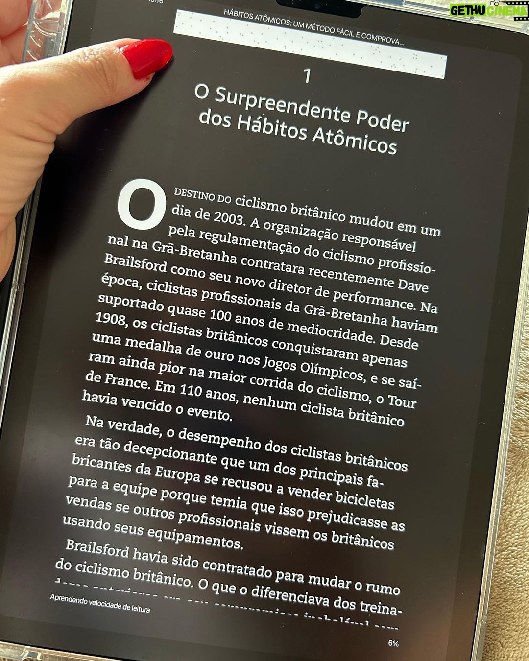 Fernanda Souza - 348.8K Likes - Uma mulher com sua raiz feita
+ cabelo hidratado
+ livro
+ marmita
+ galaozim de agua
não quer guerra com ninguém,
já diria o meme!
Bom sábado a todos!
Ps: @spadeiaerenatario já falei que eu amo vocês hoje?