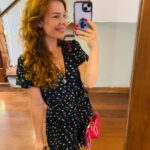 Fernanda Souza Instagram - Uma mulher com sua raiz feita + cabelo hidratado + livro + marmita + galaozim de agua não quer guerra com ninguém, já diria o meme! Bom sábado a todos! Ps: @spadeiaerenatario já falei que eu amo vocês hoje?