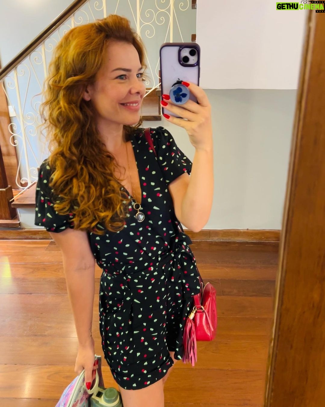 Fernanda Souza - 348.8K Likes - Uma mulher com sua raiz feita
+ cabelo hidratado
+ livro
+ marmita
+ galaozim de agua
não quer guerra com ninguém,
já diria o meme!
Bom sábado a todos!
Ps: @spadeiaerenatario já falei que eu amo vocês hoje?