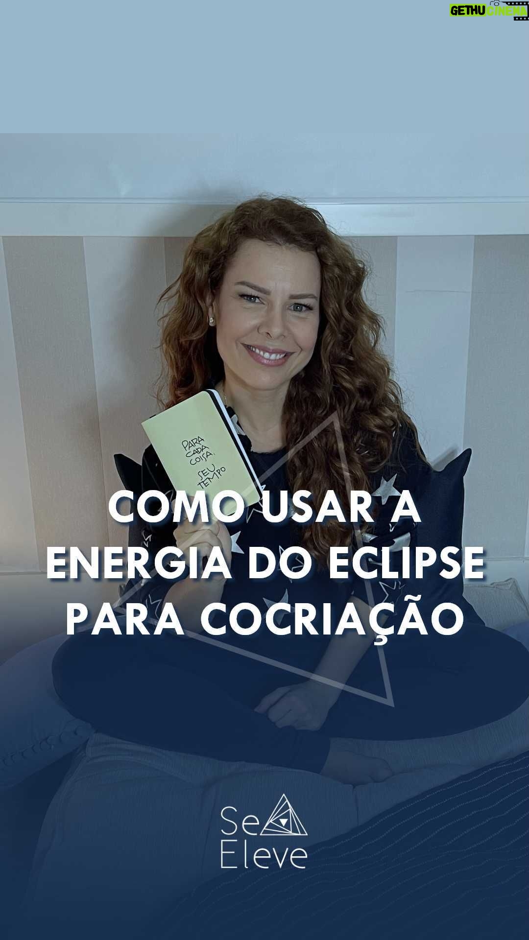 Fernanda Souza Instagram - HOJE É DIA DE ECLIPSE SOLAR EM ESCORPIÃO!! ♏️ E também é dia de vídeo novo no nosso canal do YouTube!!! Então, nada melhor que um vídeo sobre Eclipse, né não!? 😅 E @fernandasouzaoficial vem trazendo todas essas informações pra gente! Além de explicar sobre o Eclipse em si, ela ainda traz os 7 Passos que ela mesma usa para Cocriação! Porque sim, a Temporada de Eclipses traz uma energia muito especial, que potencializa a nossa força para manifestarmos aquilo que mais sonhamos! ✨ E Fernandinha garante: desde 2019 ela vem usando essa energia para cocriar e funciona mesmoooo! Então, vem assistir ao vídeo completo! É só clicar no link da Bio! 🌀✨