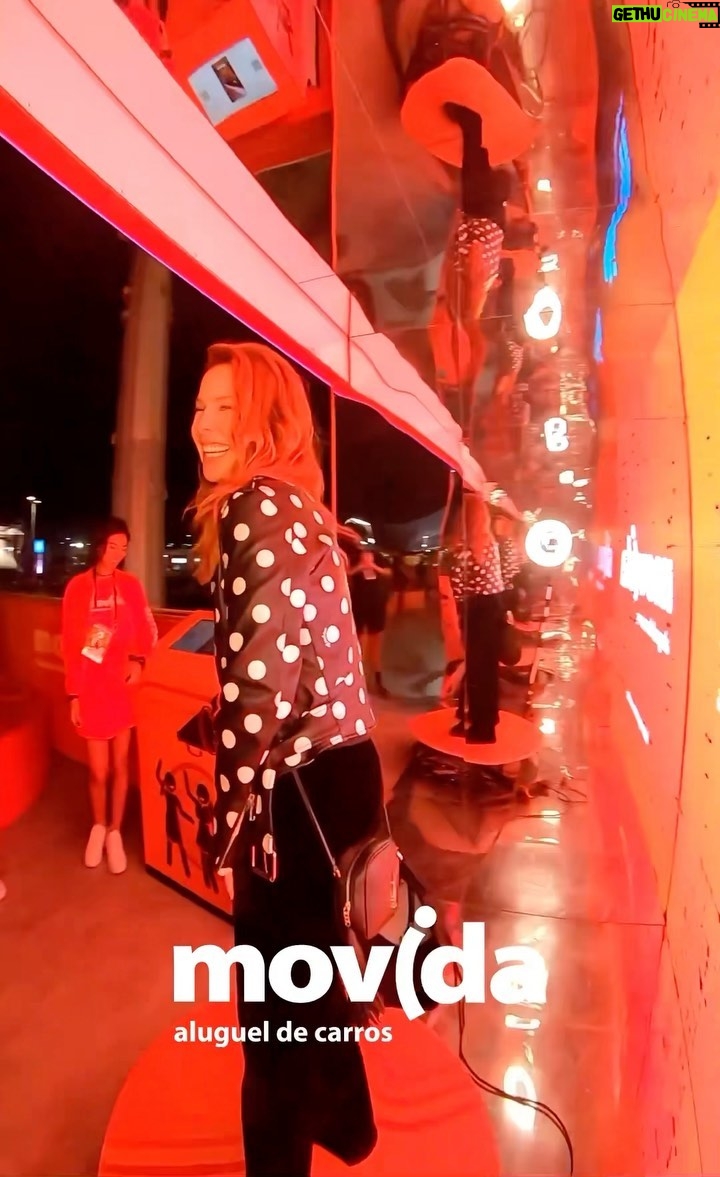 Fernanda Souza Instagram - Sempre quis fazer esse trem que gira que eu vejo nos instas da galera mas aí na hora de fazer eu não sabia como agir! Kkkkkk Mas até que ficou fofo, né? Muito obrigada @movidaalugueldecarros pelo convite para estar com vocês no RIR! E que seja linda nossa parceria para esse próximo ano! #EuVouDeMovida #Publi