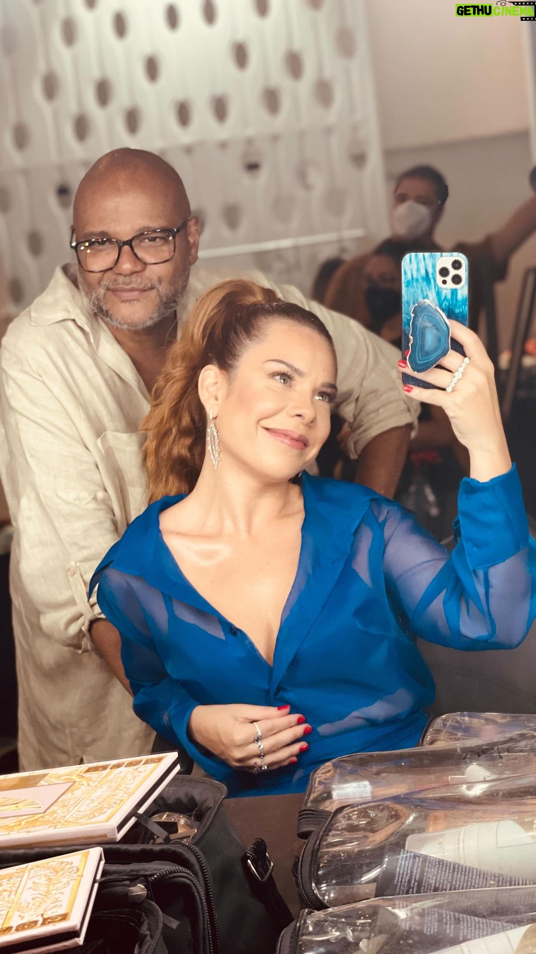 Fernanda Souza Instagram - BASTIDORES DE IRON CHEF BRASIL: “Sem altura ela nem sai de casa” disse @aledesouza1970!!! 🤣🤣 Que alegria poder trabalhar com dois profissionais que são tão talentosos, comprometidos e que eu amo tanto! Obrigada @aledesouza1970 e @ivanpasc por me deixarem assim para apresentar o nosso Iron Chef e tb por me divertirem em cada diária! E quem já viu o nosso reality? Servimos culinária AND beleza! E quem já viu, fala ai: Eles arrasaram né? Eu e @andressacabral.etc tamo que tamo!!! ✨✨✨