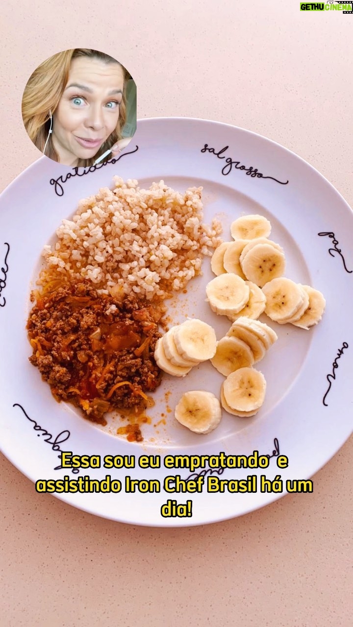 Fernanda Souza Instagram - Minha nova mania: EMPRATAR Juro! Tenho imagens! Vai lá no meu stories pra ver! Aí nesse REELS, pq agora tudo eh REELS, fui totalmente inspirada por @eujuliovictor, @casimiro e todos o chefs do reality, eu apresentei a vocês meu empratamento vendo IRON CHEF BRASIL há um dia, e depois, um segundo empratamento quando finalizei a temporada! NAO É PRA RIR! Kkkkkkk E quero ver stories de vocês! Pode me marcar pq quero ver o empratamento de vocês tb!