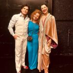 Fernanda Souza Instagram - Final de semana passado tive o prazer de assistir “Tarsila, A Brasileira” e pela minha carinha de 😭 é possível ver o quão emocionante e tocante esse espetáculo é… Me emocionou em muitos sentidos: pela história da grande artista e sua arte, pela vida pessoal desafiadora que ela teve, pela audácia, pela coragem, pela força, pelo legado… E além de assistir a uma aula de história, também puder ver o enorme talento do elenco, equipe e principalmente da Jarbas e Claudia, que me arrancou lágrimas de emoção e orgulho com sua atuação e entrega. 🥹 Fiquei profundamente emocionada como muitas pessoas na plateia… Sai dali com o coração cheio de Arte!✨ Obrigada, Tarsila! Obrigada, Mamylee! A força de mulheres como vocês, inspira gerações. Pra quem quiser saber mais informações, @tarsilaabrasileira é o insta do espetáculo e tem tudo lá! 💛 Teatro Santander