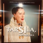 Fernanda Souza Instagram - Final de semana passado tive o prazer de assistir “Tarsila, A Brasileira” e pela minha carinha de 😭 é possível ver o quão emocionante e tocante esse espetáculo é… Me emocionou em muitos sentidos: pela história da grande artista e sua arte, pela vida pessoal desafiadora que ela teve, pela audácia, pela coragem, pela força, pelo legado… E além de assistir a uma aula de história, também puder ver o enorme talento do elenco, equipe e principalmente da Jarbas e Claudia, que me arrancou lágrimas de emoção e orgulho com sua atuação e entrega. 🥹 Fiquei profundamente emocionada como muitas pessoas na plateia… Sai dali com o coração cheio de Arte!✨ Obrigada, Tarsila! Obrigada, Mamylee! A força de mulheres como vocês, inspira gerações. Pra quem quiser saber mais informações, @tarsilaabrasileira é o insta do espetáculo e tem tudo lá! 💛 Teatro Santander