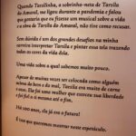 Fernanda Souza Instagram - Final de semana passado tive o prazer de assistir “Tarsila, A Brasileira” e pela minha carinha de 😭 é possível ver o quão emocionante e tocante esse espetáculo é… Me emocionou em muitos sentidos: pela história da grande artista e sua arte, pela vida pessoal desafiadora que ela teve, pela audácia, pela coragem, pela força, pelo legado… E além de assistir a uma aula de história, também puder ver o enorme talento do elenco, equipe e principalmente da Jarbas e Claudia, que me arrancou lágrimas de emoção e orgulho com sua atuação e entrega. 🥹 Fiquei profundamente emocionada como muitas pessoas na plateia… Sai dali com o coração cheio de Arte!✨ Obrigada, Tarsila! Obrigada, Mamylee! A força de mulheres como vocês, inspira gerações. Pra quem quiser saber mais informações, @tarsilaabrasileira é o insta do espetáculo e tem tudo lá! 💛 Teatro Santander
