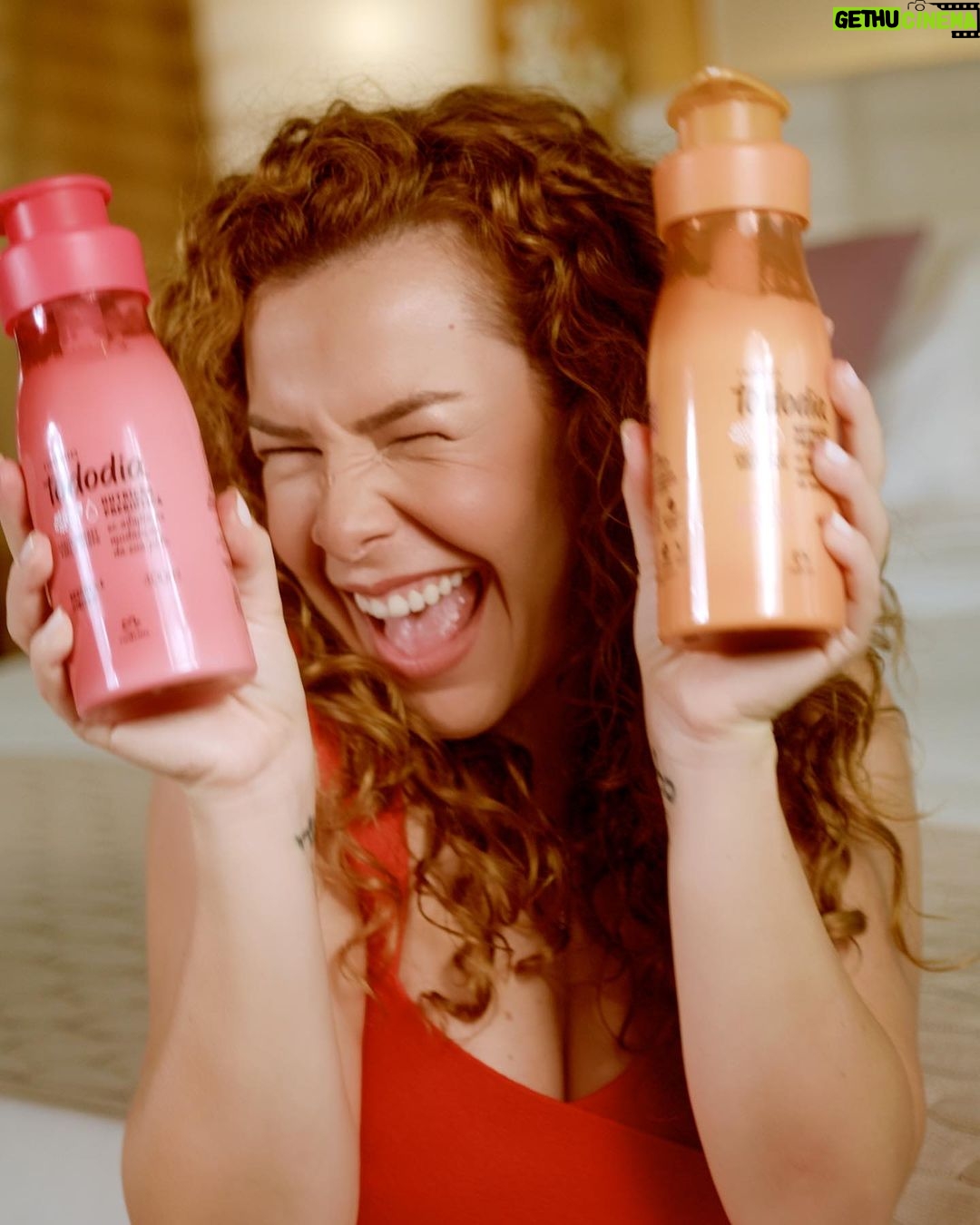 Fernanda Souza Instagram - E se você não se deixasse para amanhã? Com Natura Tododia Manga Rosa e Água de Coco e Acerola e Hibísco, você hidrata sua pele, se refresca com a Água Prebiótica e ainda aproveita aquelas fragrâncias que todo mundo ama. Não é mesmo, @naturabroficial? 🧡