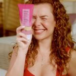 Fernanda Souza Instagram - E se você não se deixasse para amanhã? Com Natura Tododia Manga Rosa e Água de Coco e Acerola e Hibísco, você hidrata sua pele, se refresca com a Água Prebiótica e ainda aproveita aquelas fragrâncias que todo mundo ama. Não é mesmo, @naturabroficial? 🧡