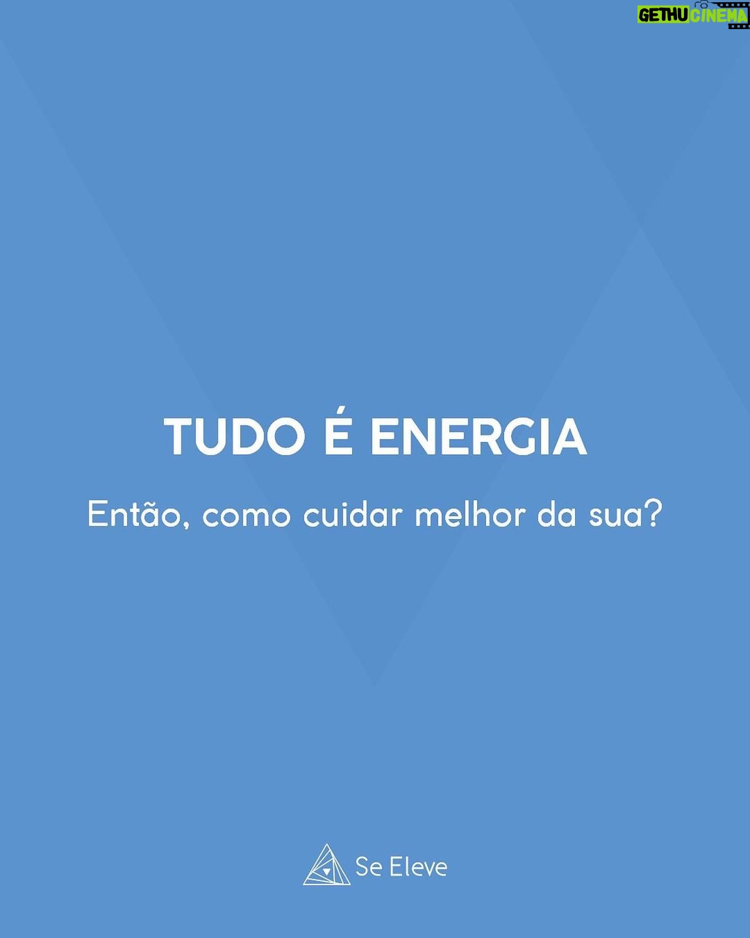 Fernanda Souza Instagram - Para se conhecer, você precisa saber do que você é feito. E, sim, você é feito de energia! ✨ A verdade é que tudo no Universo é composto por uma energia que vibra em diferentes frequências - e isso inclui todos nós. Essa energia pode se manifestar de forma condensada, como no seu corpo físico, que você pode tocar agora; ou de forma livre, em tudo que você não pode ver, não pode tocar, mas pode sentir. Tudo isso compõe o seu corpo energético! E, se tudo é energia, você precisa saber como cuidar melhor da sua! Quer entender mais sobre isso? Venha assistir à nossa série gratuita Autoconhecimento para Iniciantes. Uma série criada com o objetivo de descomplicar o processo de Autoconhecimento e te ajudar a trazê-lo para a sua vida cotidiana de forma simples, leve e prática! Clique no link da Bio e venha com a gente viver essa transformação! 🌀✨