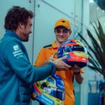 Fernando Alonso Instagram - Swapping helmets with a superstar. And a cool guy 😜💪. Thanks @oscarpiastri #f1 #helmet #champ