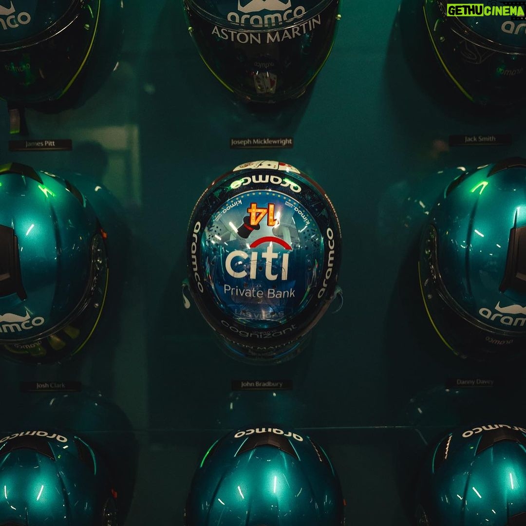 Fernando Alonso Instagram - Magic Vegas 🎲. @bellracinghq @astonmartinf1 #helmet #f1 #lasvegas